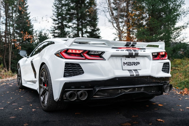 MBRP 20-23 Chevrolet Corvette C8 3in Cat Back Quad Split Rear Exit avec embouts en fibre de carbone - T304