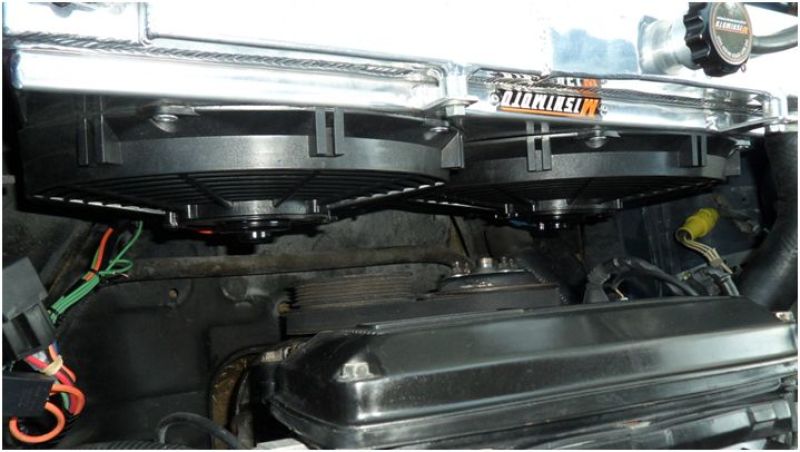 Kit de carénage de ventilateur en aluminium Mishimoto pour Toyota Corolla 83-87