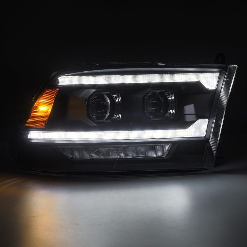 Phares de projecteur DEL AlphaRex 09-18 Dodge Ram 2500 LUXX style planche noirs avec lumière active/clignotant séquentiel/feux de jour