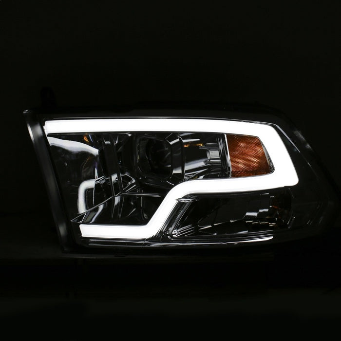 ANZO 09-18 Dodge Ram 1500 Phares de projecteur de style planche Chrome avec halo